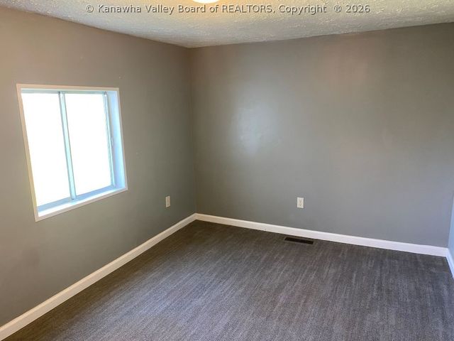 120 Pennsylvania Ave N, St Albans, WV 25177