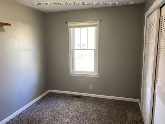 120 Pennsylvania Ave N, St Albans, WV 25177