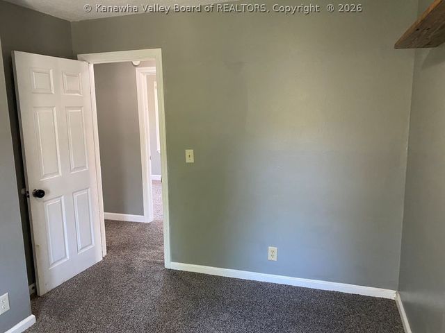 120 Pennsylvania Ave N, St Albans, WV 25177