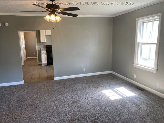 120 Pennsylvania Ave N, St Albans, WV 25177