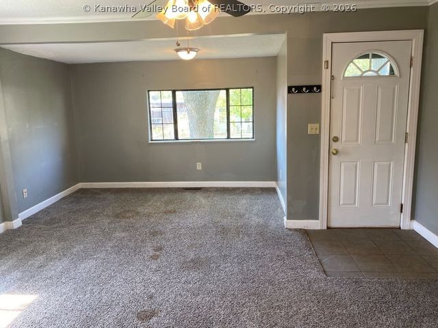 120 Pennsylvania Ave N, St Albans, WV 25177
