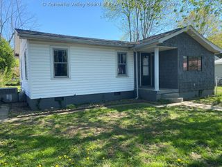 120 Pennsylvania Ave N, St Albans, WV 25177