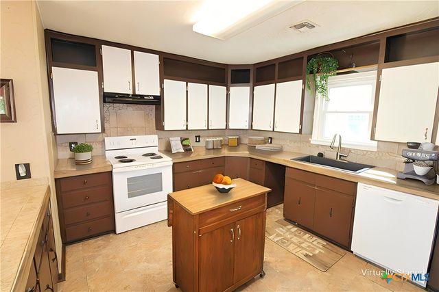 1001 E Main Street, Little River Academy, TX 76554