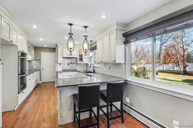 26031 Hidden Lane, Grosse Ile, MI 48138