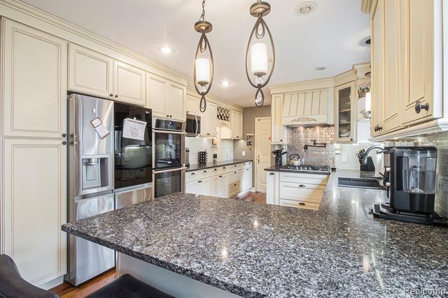 26031 Hidden Lane, Grosse Ile, MI 48138