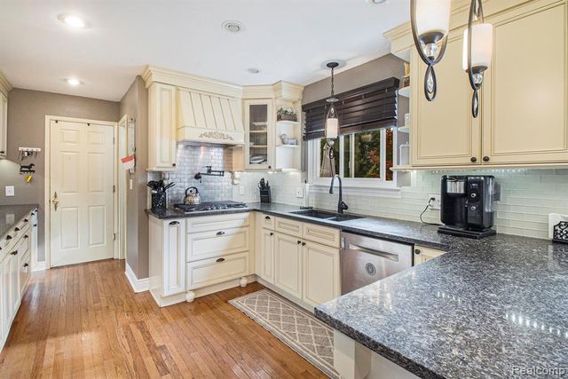 26031 Hidden Lane, Grosse Ile, MI 48138