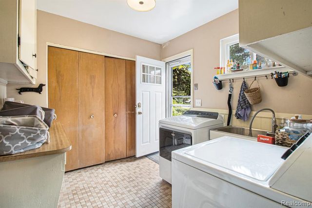 26031 Hidden Lane, Grosse Ile, MI 48138