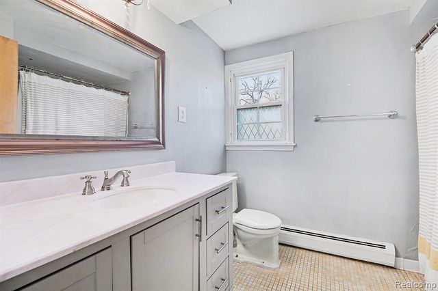 26031 Hidden Lane, Grosse Ile, MI 48138
