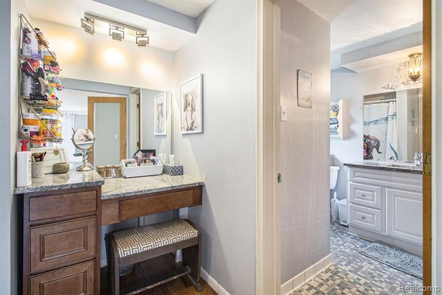 26031 Hidden Lane, Grosse Ile, MI 48138