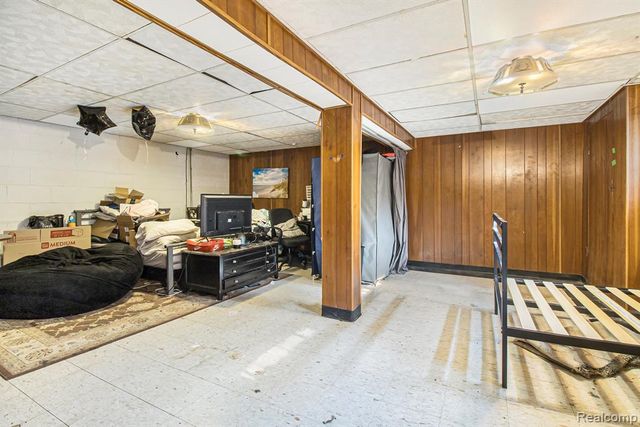 26031 Hidden Lane, Grosse Ile, MI 48138