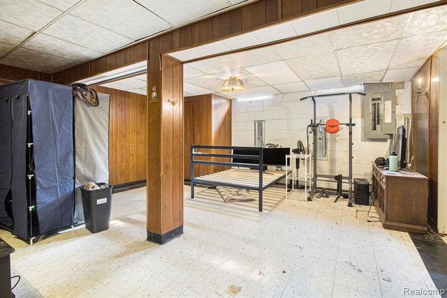 26031 Hidden Lane, Grosse Ile, MI 48138