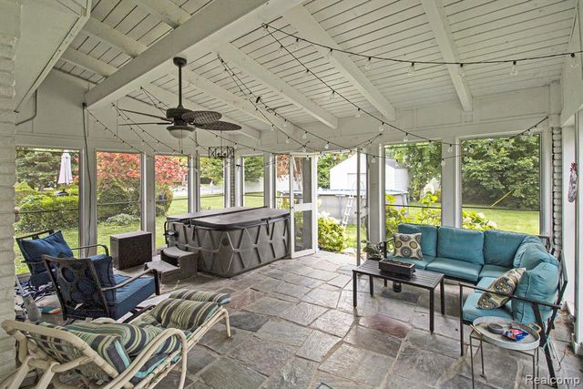 26031 Hidden Lane, Grosse Ile, MI 48138