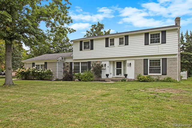 26031 Hidden Lane, Grosse Ile, MI 48138