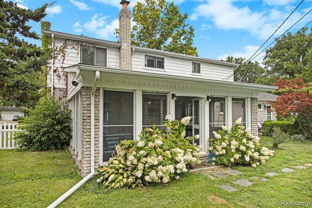 26031 Hidden Lane, Grosse Ile, MI 48138