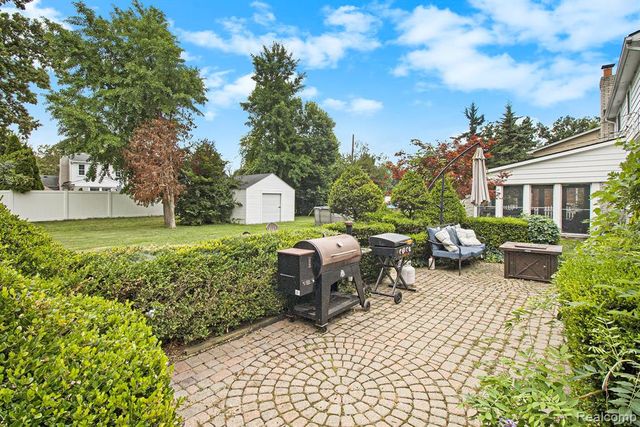 26031 Hidden Lane, Grosse Ile, MI 48138