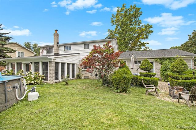 26031 Hidden Lane, Grosse Ile, MI 48138