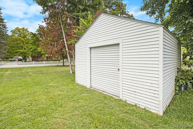26031 Hidden Lane, Grosse Ile, MI 48138