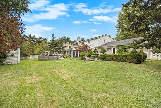 26031 Hidden Lane, Grosse Ile, MI 48138
