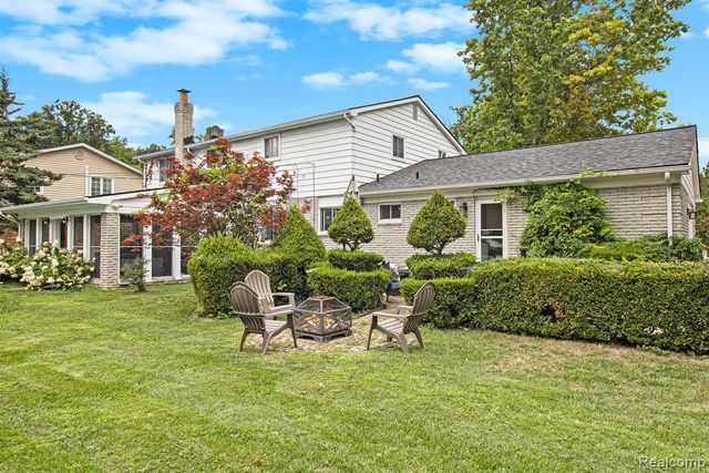 26031 Hidden Lane, Grosse Ile, MI 48138