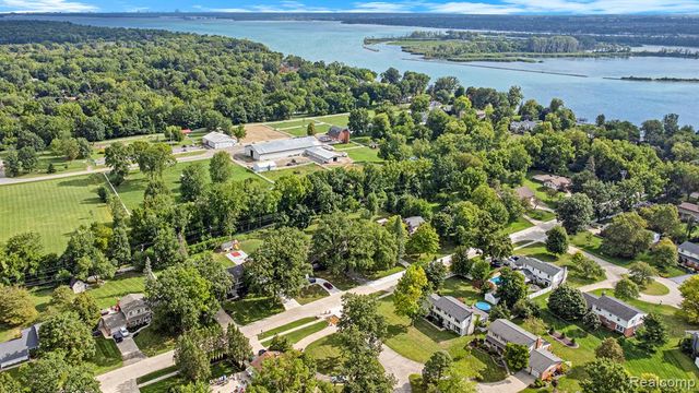 26031 Hidden Lane, Grosse Ile, MI 48138