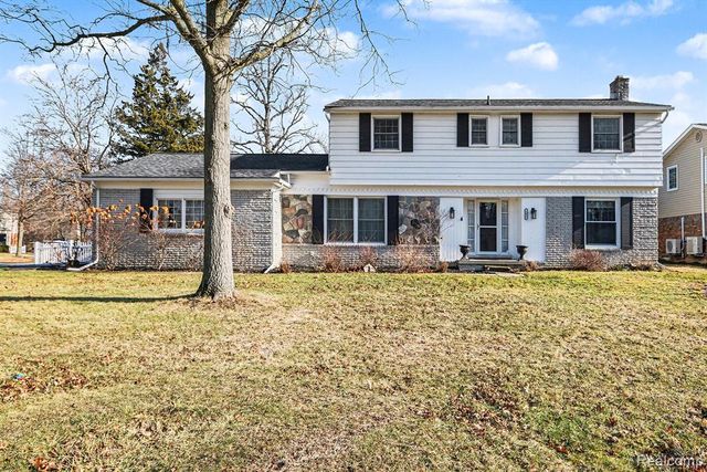 26031 Hidden Lane, Grosse Ile, MI 48138