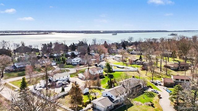 26031 Hidden Lane, Grosse Ile, MI 48138