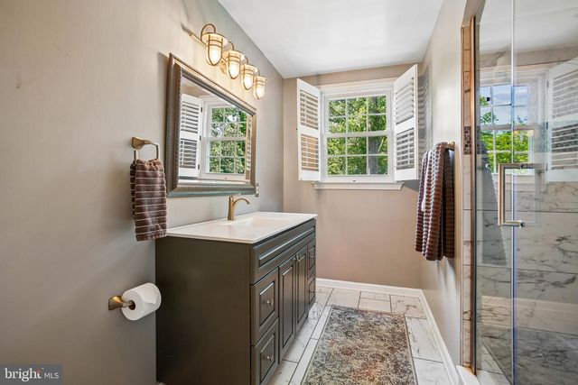 8506 HITCHING POST LN, Alexandria, VA 22308