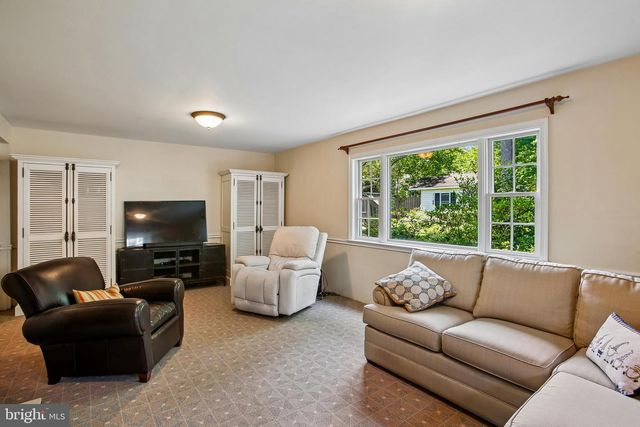 8506 HITCHING POST LN, Alexandria, VA 22308