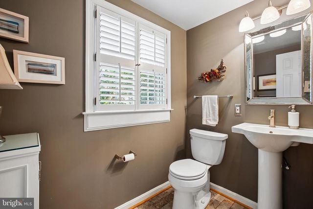 8506 HITCHING POST LN, Alexandria, VA 22308