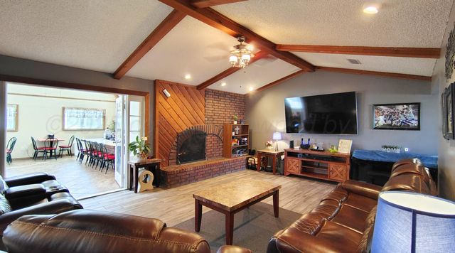 406 Bradley Lane, Dumas, TX 79029