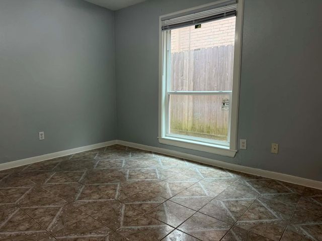 215 Postoffice 605, Galveston, TX 77550