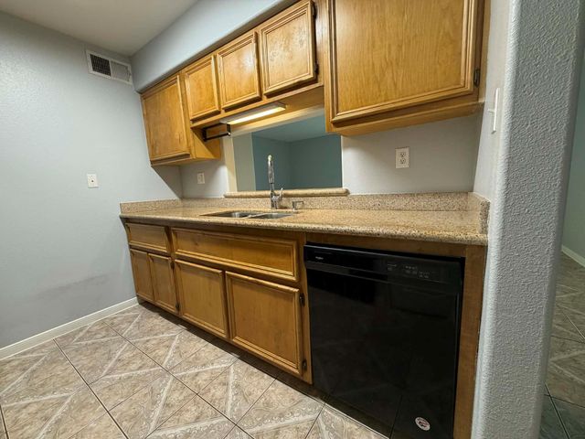 215 Postoffice 605, Galveston, TX 77550