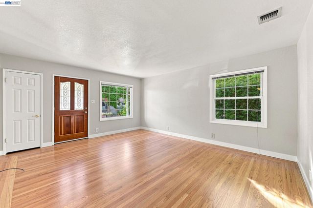1231 Westwood St, Hayward, CA 94544