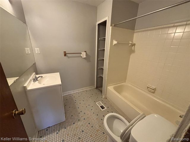 4072 Agnes Ave, Lincoln Park, MI 48146