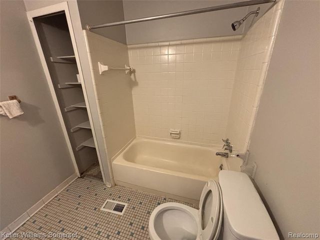 4072 Agnes Ave, Lincoln Park, MI 48146