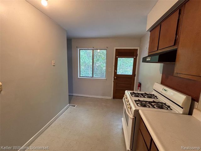 4072 Agnes Ave, Lincoln Park, MI 48146