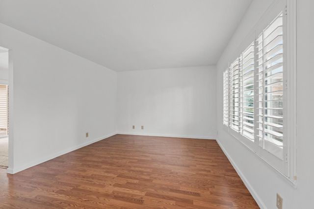 8253 La Riviera Dr, Sacramento, CA 95826