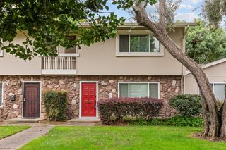 8253 La Riviera Dr, Sacramento, CA 95826