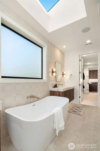 822 91st Avenue NE, Bellevue, WA 98004