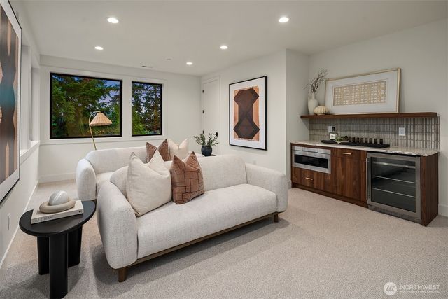 822 91st Avenue NE, Bellevue, WA 98004