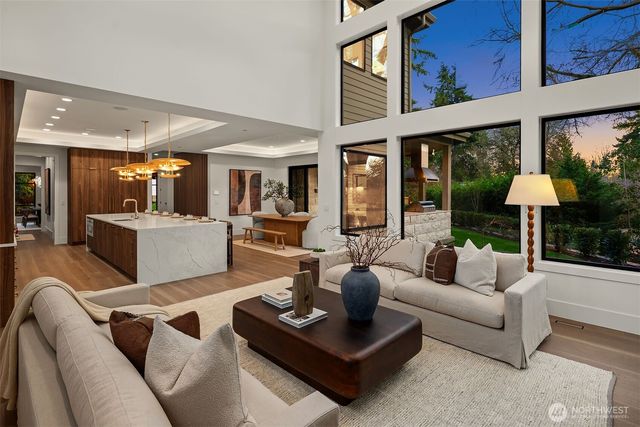 822 91st Avenue NE, Bellevue, WA 98004