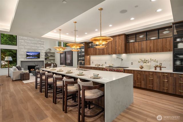 822 91st Avenue NE, Bellevue, WA 98004