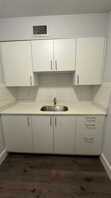2330 NW 11th St 46, Miami, FL 33125
