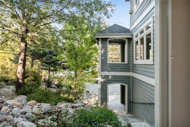 26385 Walnut Hills Drive, Lake Arrowhead, CA 92352