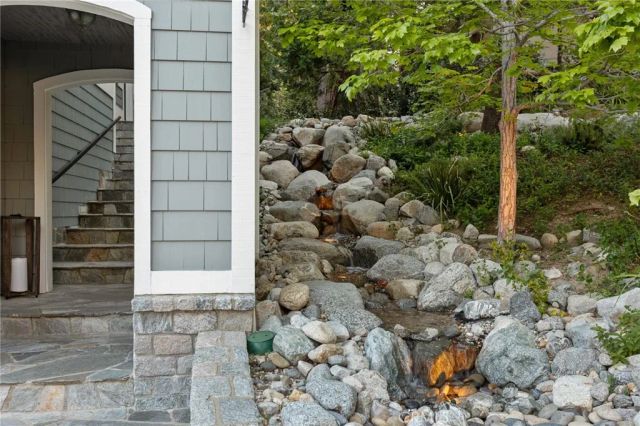 26385 Walnut Hills Drive, Lake Arrowhead, CA 92352