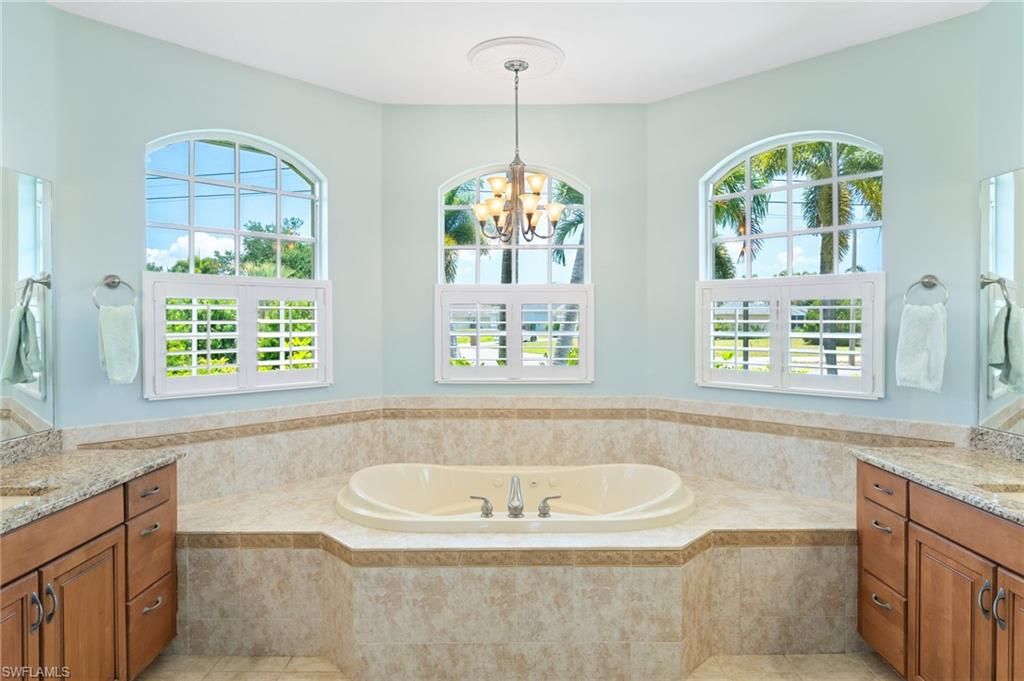 Image 21 of property listing at 2506 Retunda PKWY W, Cape Coral, FL 33904