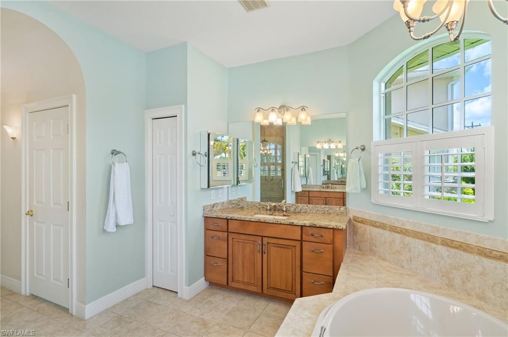 Image 23 of property listing at 2506 Retunda PKWY W, Cape Coral, FL 33904