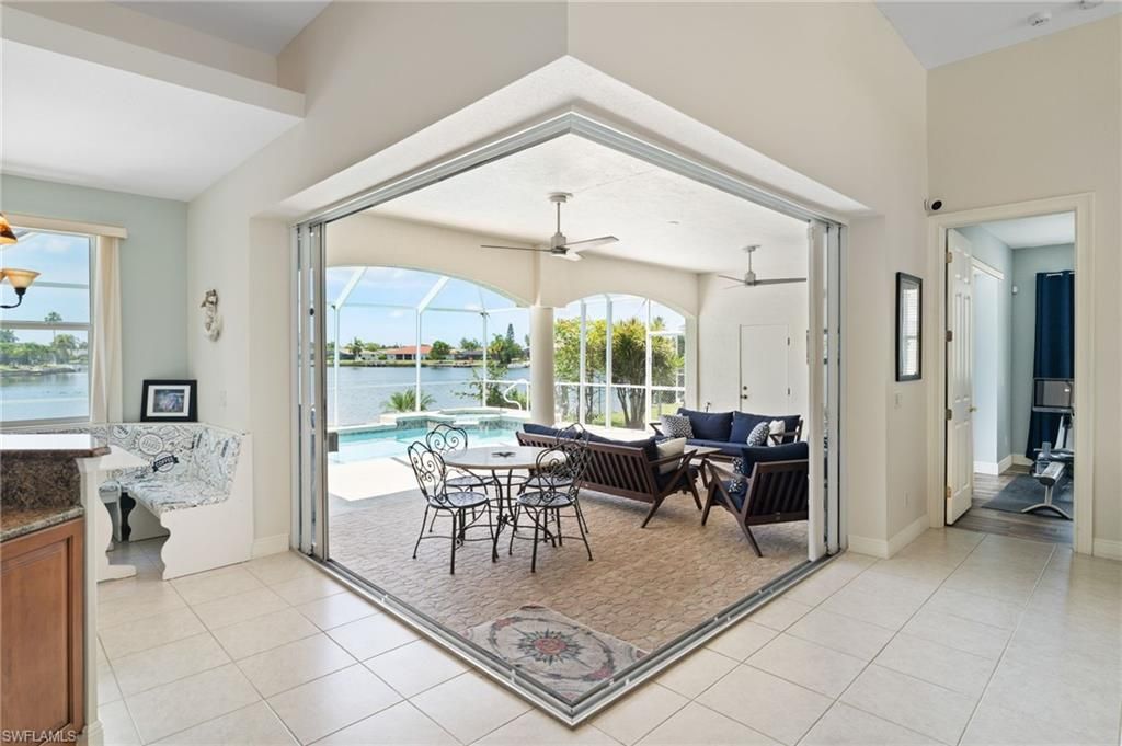 Image 7 of property listing at 2506 Retunda PKWY W, Cape Coral, FL 33904