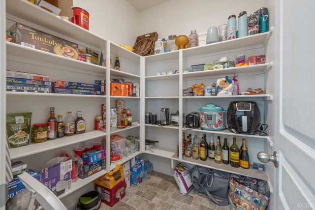 495 Pearl Drive, Lemoore, CA 93245