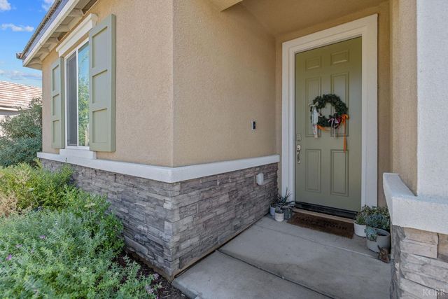 495 Pearl Drive, Lemoore, CA 93245